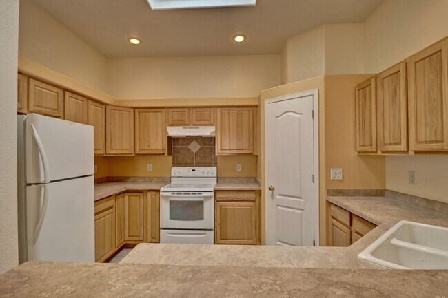 Building Photo - 2305 Santo Domingo Ave