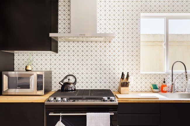 Building Photo - 1523 Morton Terrace