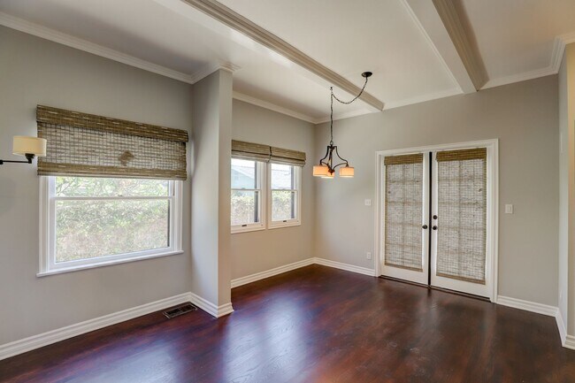Building Photo - Gorgeous Home in Old Towne Orange