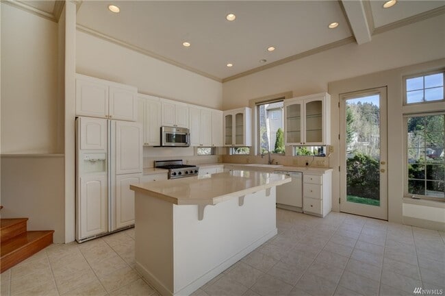 Building Photo - 8479 NE Woodland Cove Dr