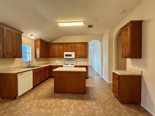 Building Photo - 227 Ashwood N