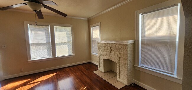 Building Photo - 2805 Cleburne St
