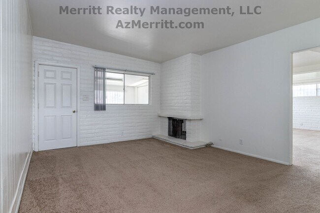 Building Photo - 4 Bedroom, 2 bath, air conditioned, fenced...