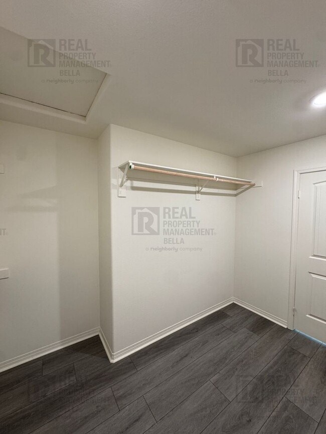 Building Photo - Cul-De-Sac Home in Heritage Lake Featuring Downstairs Bedroom & Bath + Loft