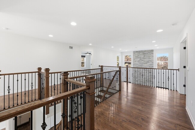 Building Photo - 4530 E Fairfax Ave