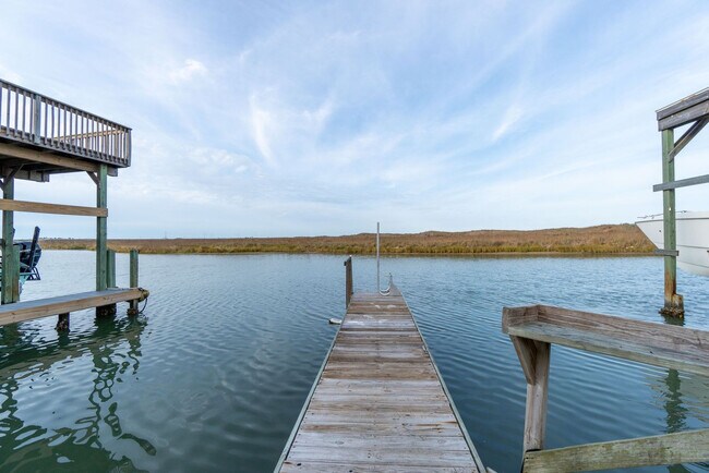 Building Photo - 14898 Granada Dr