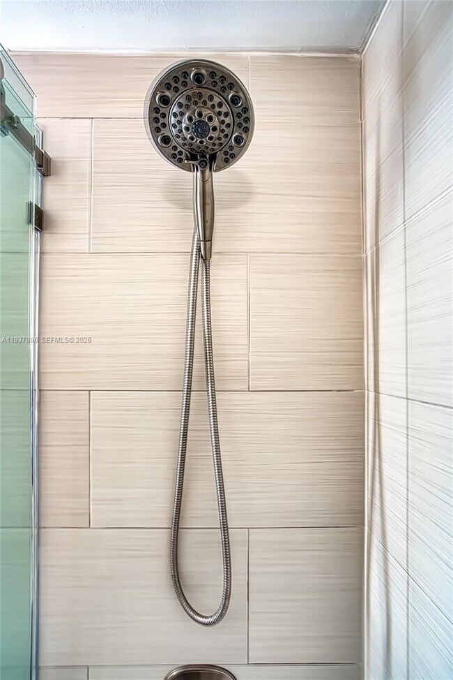 Building Photo - 2500 Parkview Dr