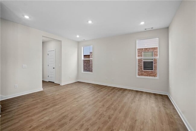 Building Photo - 4682 W Aurora St