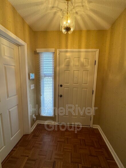 Building Photo - 2204 Tegner Dr