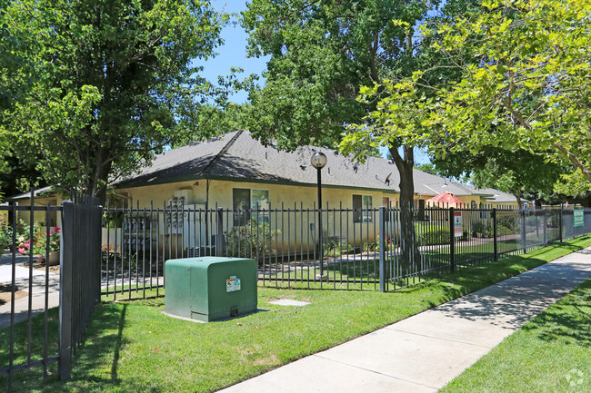 Building Photo - Sierra Meadows