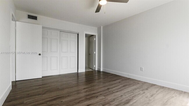 Building Photo - 4158 Inverrary Dr