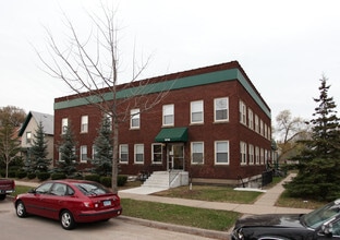 Building Photo - 1018 19th Ave NE