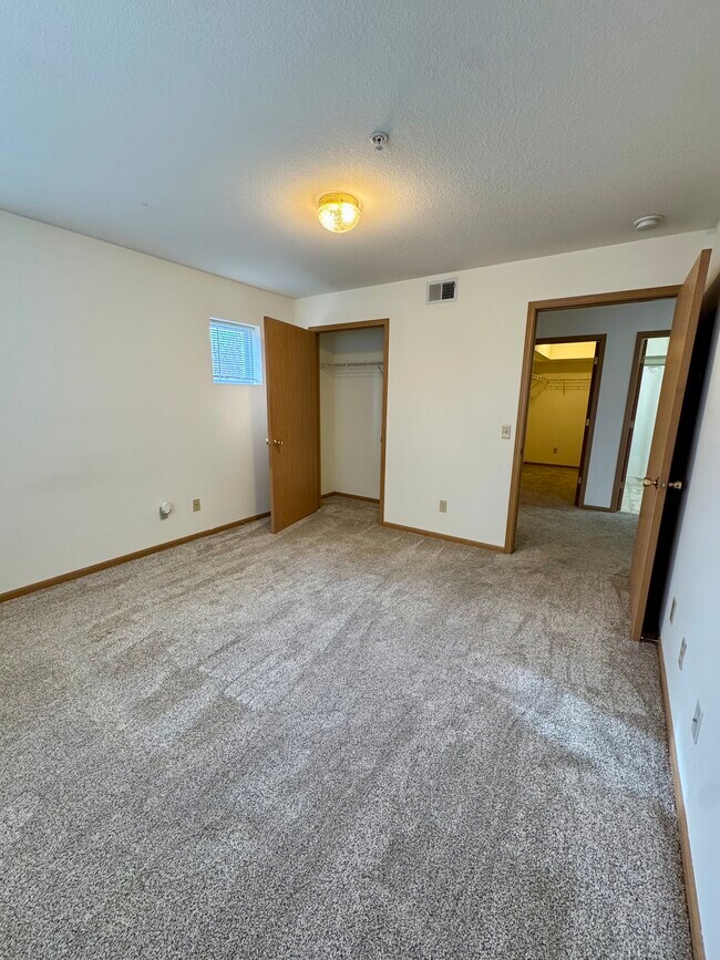 Building Photo - 4600 Grand Ave