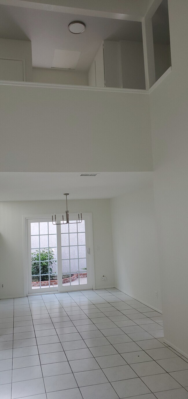 Building Photo - 12 Hazelnut