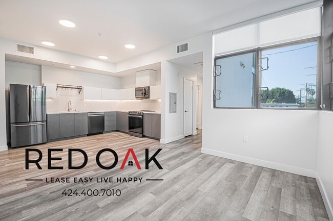 Building Photo - 700 N Spaulding Ave