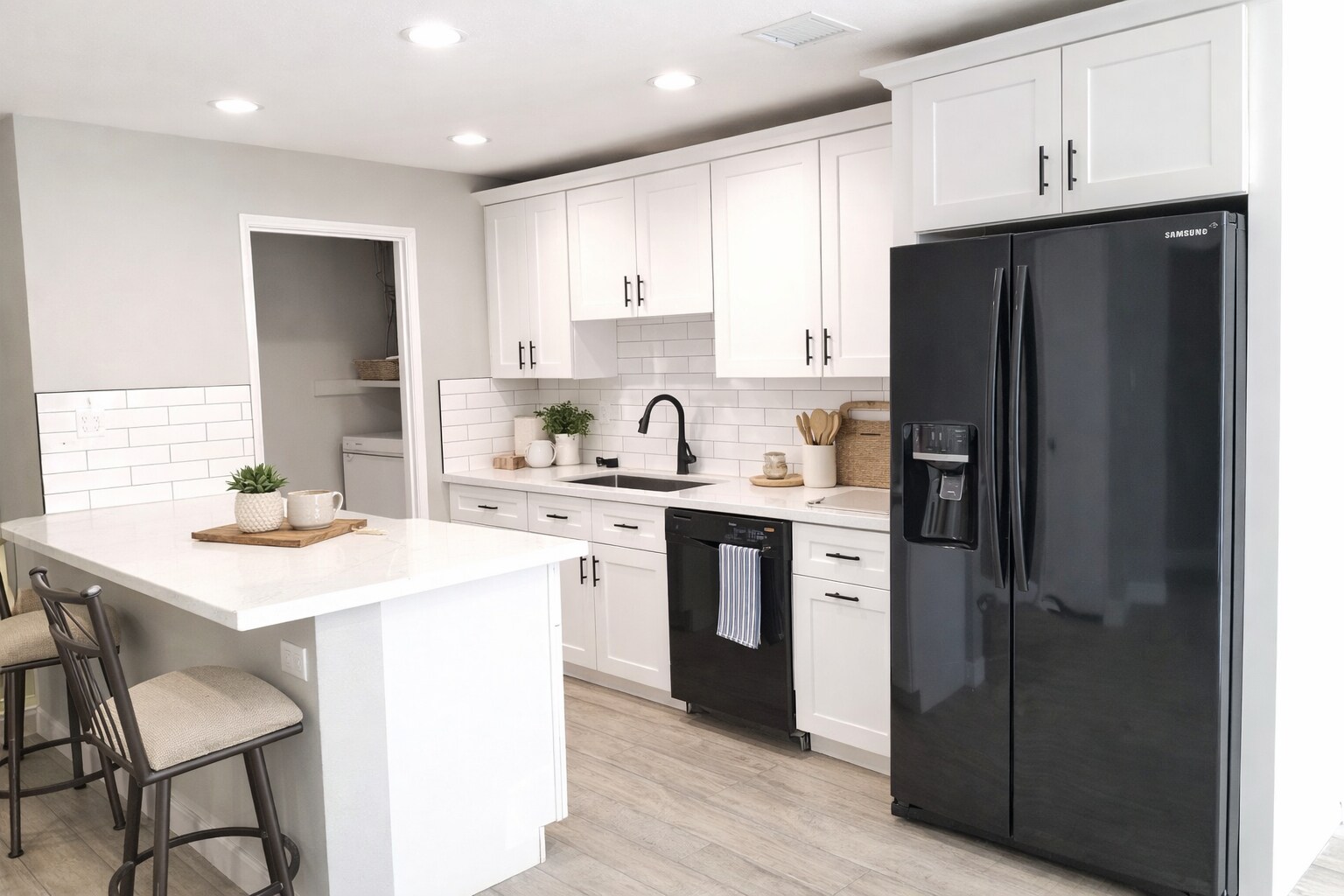 Building Photo - 8562 E Indian School Rd