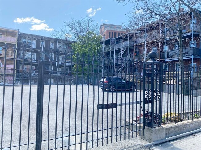 Building Photo - 139 Border St