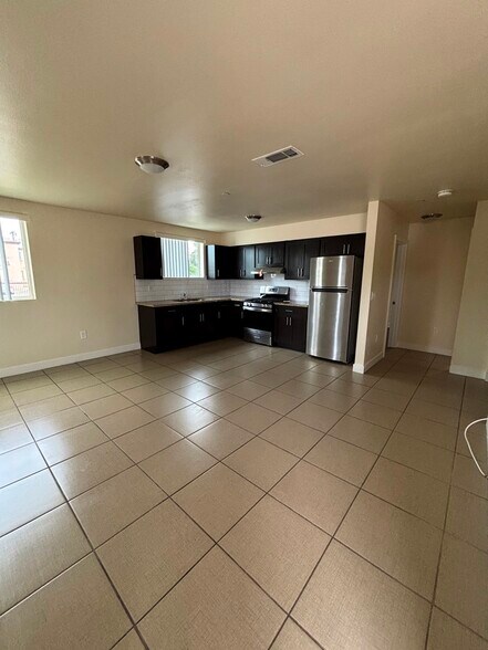 Building Photo - 7710 S Hoover St