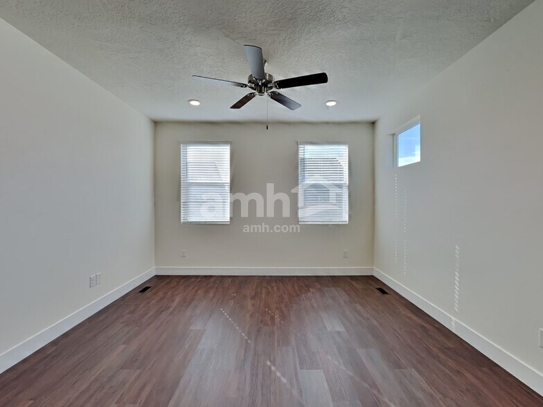 Building Photo - 10014 W Raleigh St