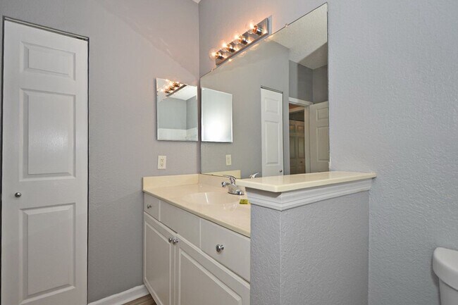 Building Photo - Sanford Condo