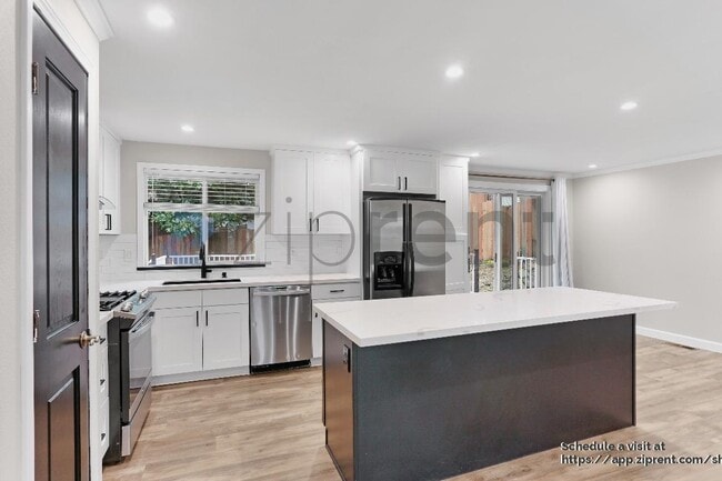 Building Photo - 12953 SE 157th Pl