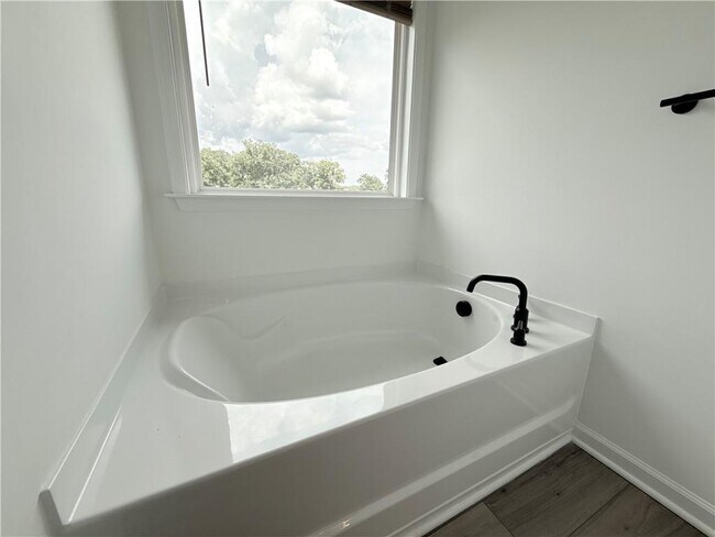 Building Photo - 207 Foxhill Dr