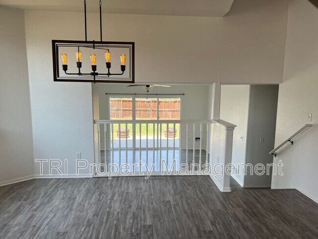 Building Photo - 301 W Cottonwood St