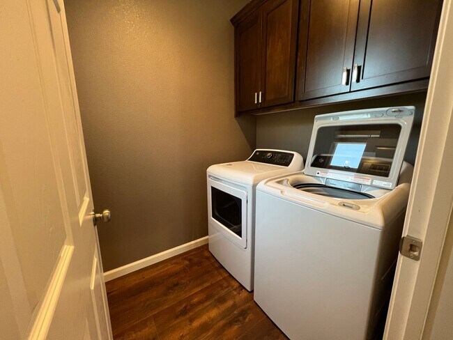 Building Photo - Completely Remodeled home in desirable Mou...