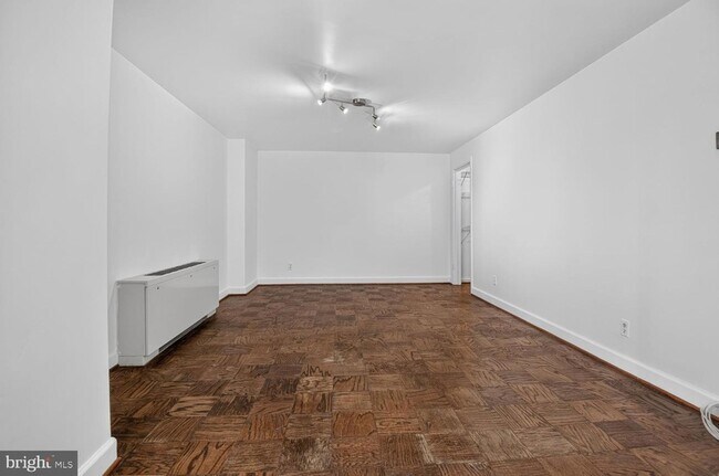 Building Photo - 1210 N Taft St