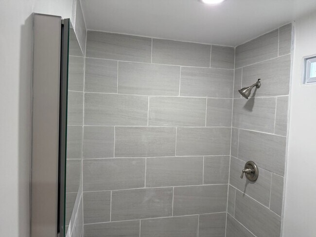 Building Photo - 111-23 Inwood St