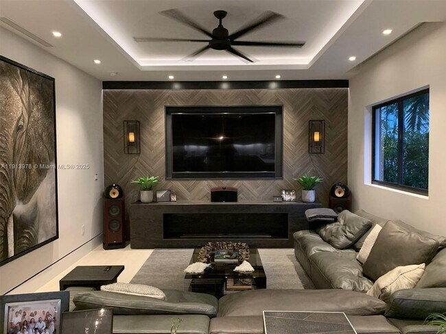 Building Photo - 3554 W Glencoe St