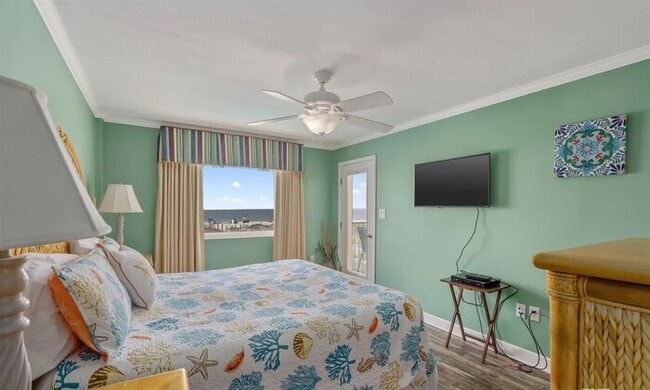 Building Photo - This charming, spacious ground-level unit 2bedr 2bath