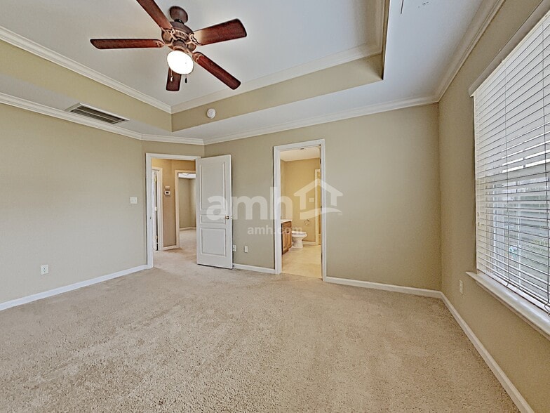 Building Photo - 1515 Pathfinder Ln