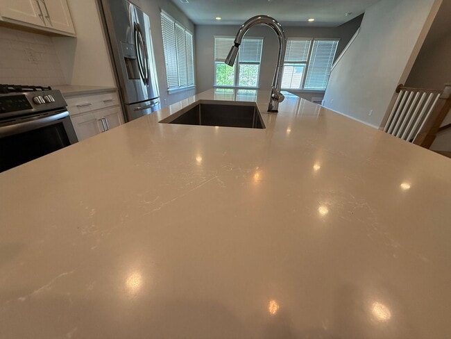 Building Photo - Beauitiful Home in the heart of Ballantyne!!