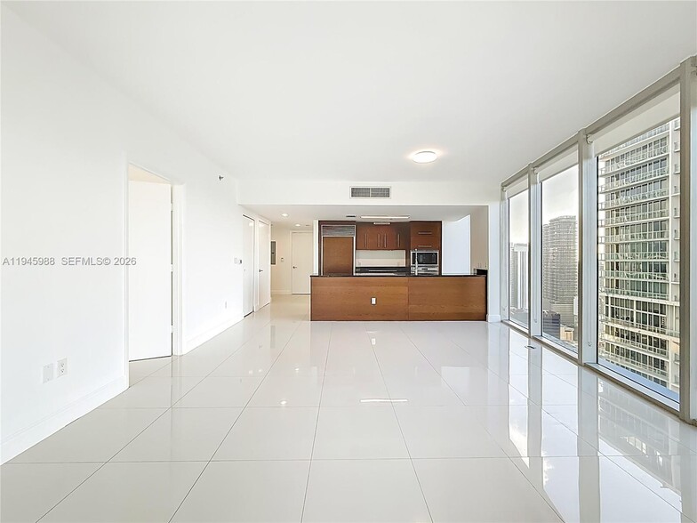 Building Photo - 475 Brickell Ave