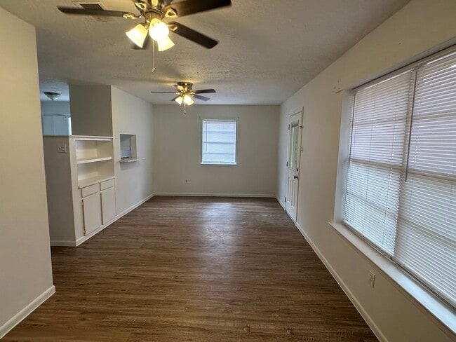 Building Photo - 1522 N Thompson St