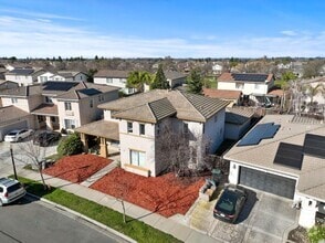 Building Photo - Large two-story home in the Bridal Ridge c...