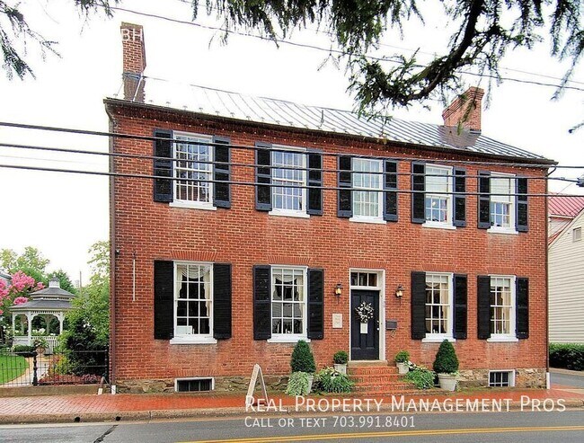 Building Photo - 125 Clubhouse Dr SW