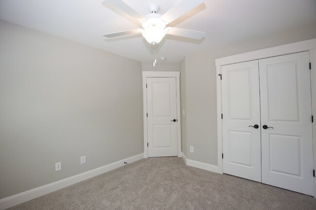 Building Photo - "Luxurious 3-Bed Townhouse with Granite Countertops on Juniper Lake Road!"