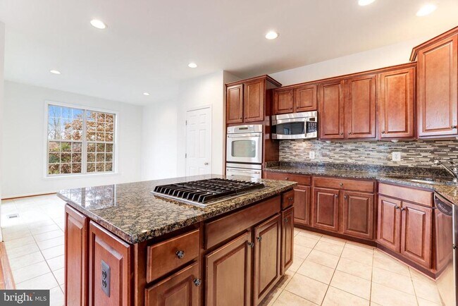 Building Photo - 42639 Chisholm Dr