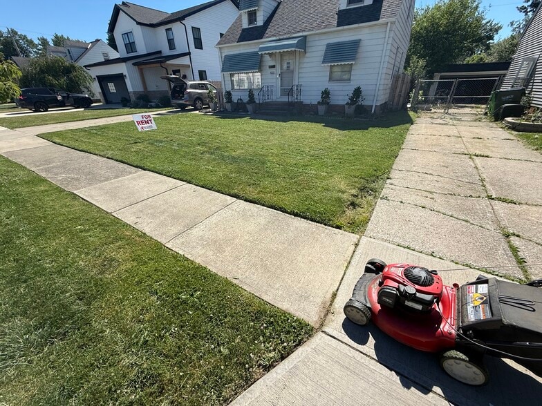 Lawn care snowplow - 1200 Commonwealth Ave