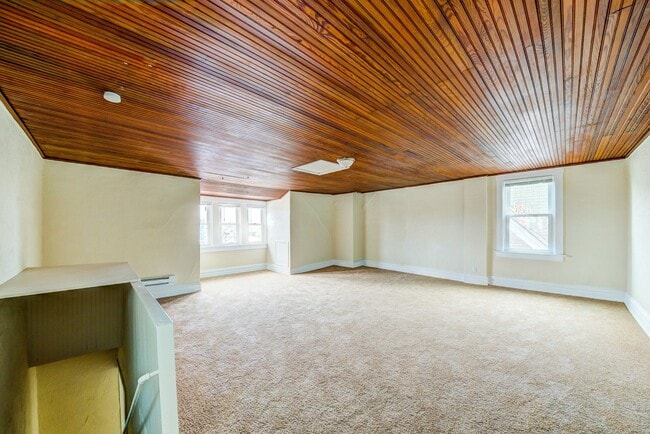 Building Photo - 433 Winton St