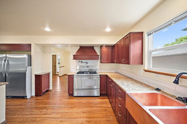 Building Photo - 8112 Old Exchange Dr