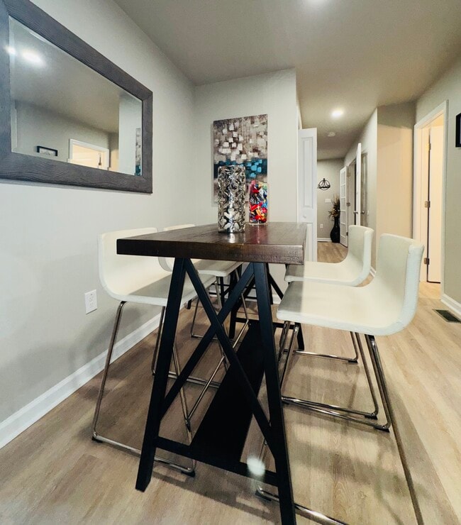 Building Photo - 2447 McAlpine Terrace