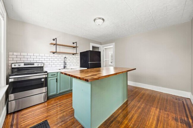 Building Photo - 16-18 Hillendale St