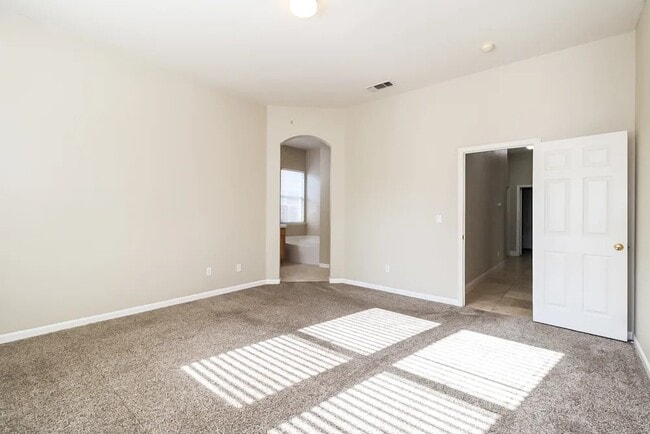 Building Photo - 611 Aspen Meadows Way