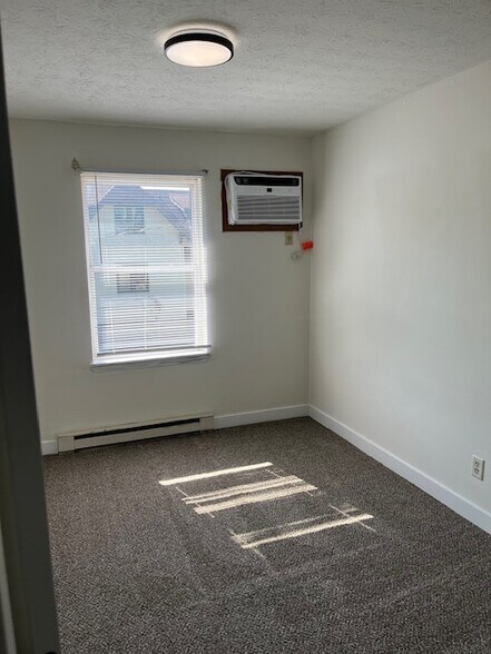 Building Photo - 176 Littleton St