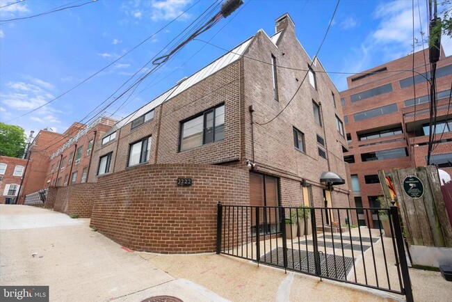 Building Photo - 3222 Cherry Hill Ln