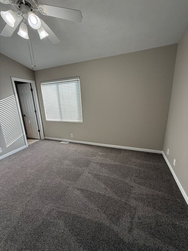 Building Photo - Comfortable & Convenient 3 Bedroom Near Recreation & Trails!!