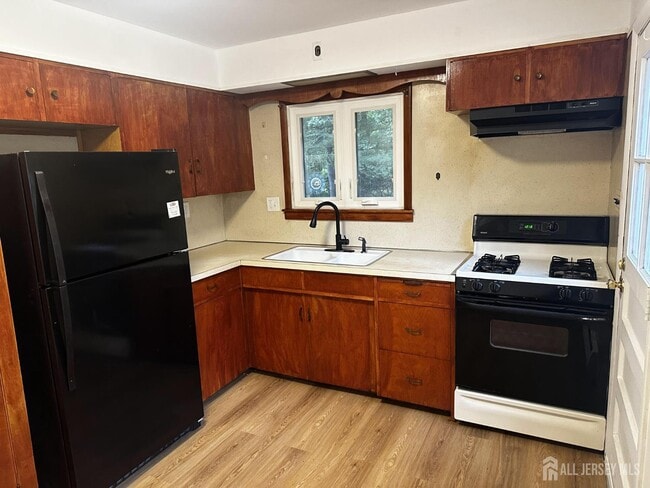 Building Photo - 7 Paul St